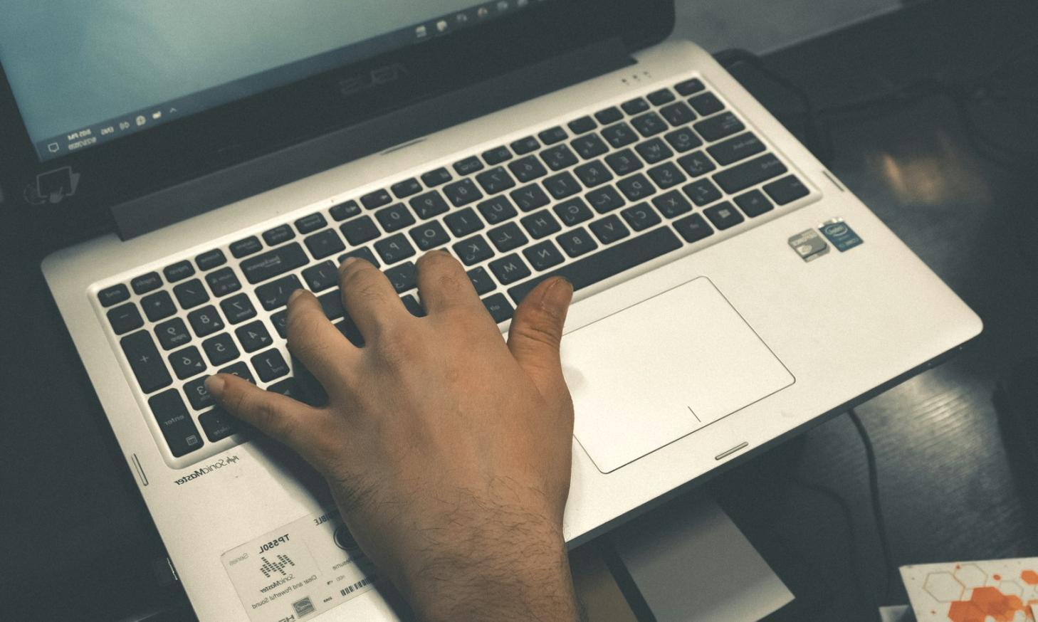 Revisiones manuales frente a crawlers automatizados